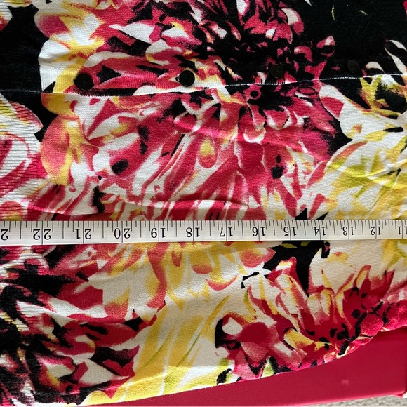 Joseph A Three-quarter Sleeve Cardigan Floral Sweater - Picture 4 of 6